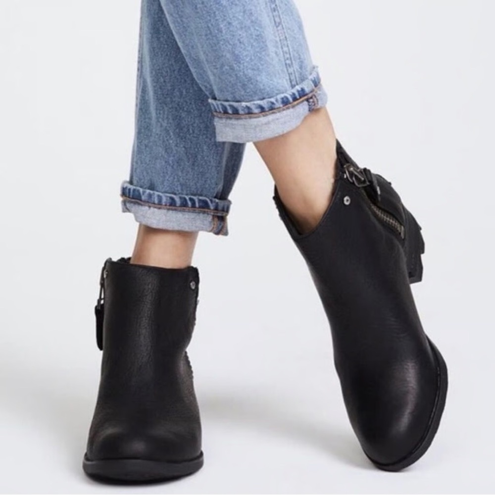 Sorrel Danica Waterproof Black Leather Ankle Heel Boots Booties Outdoor Festival